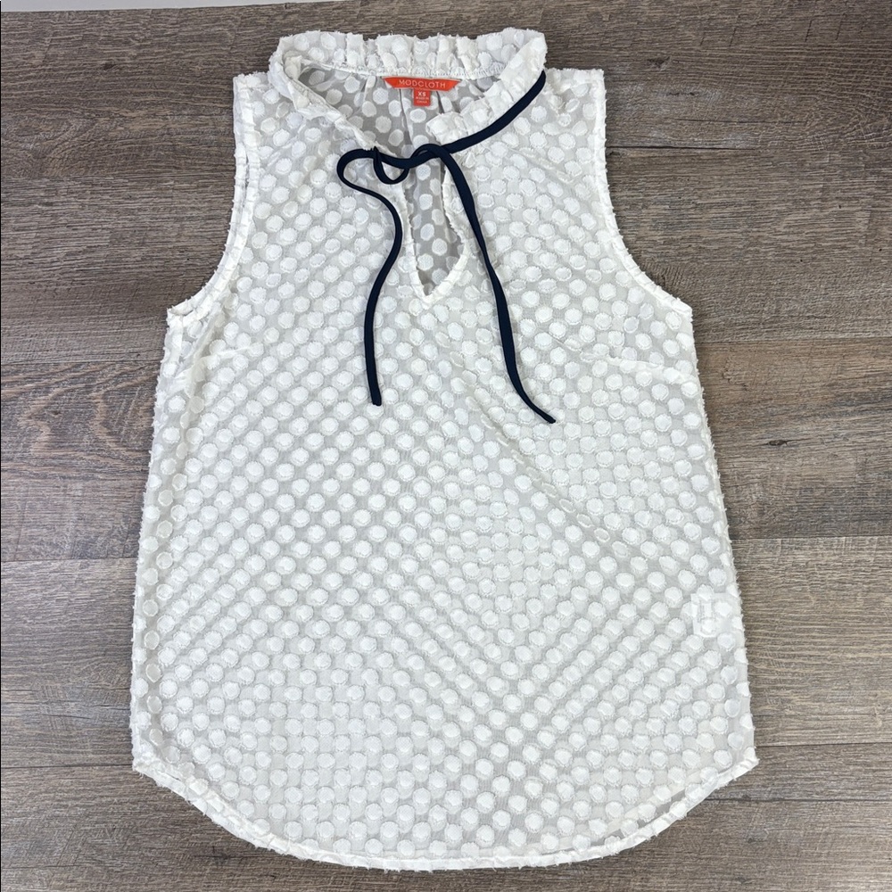 🤍 ModCloth Textured Polka Dot Sleeveless Top | XS